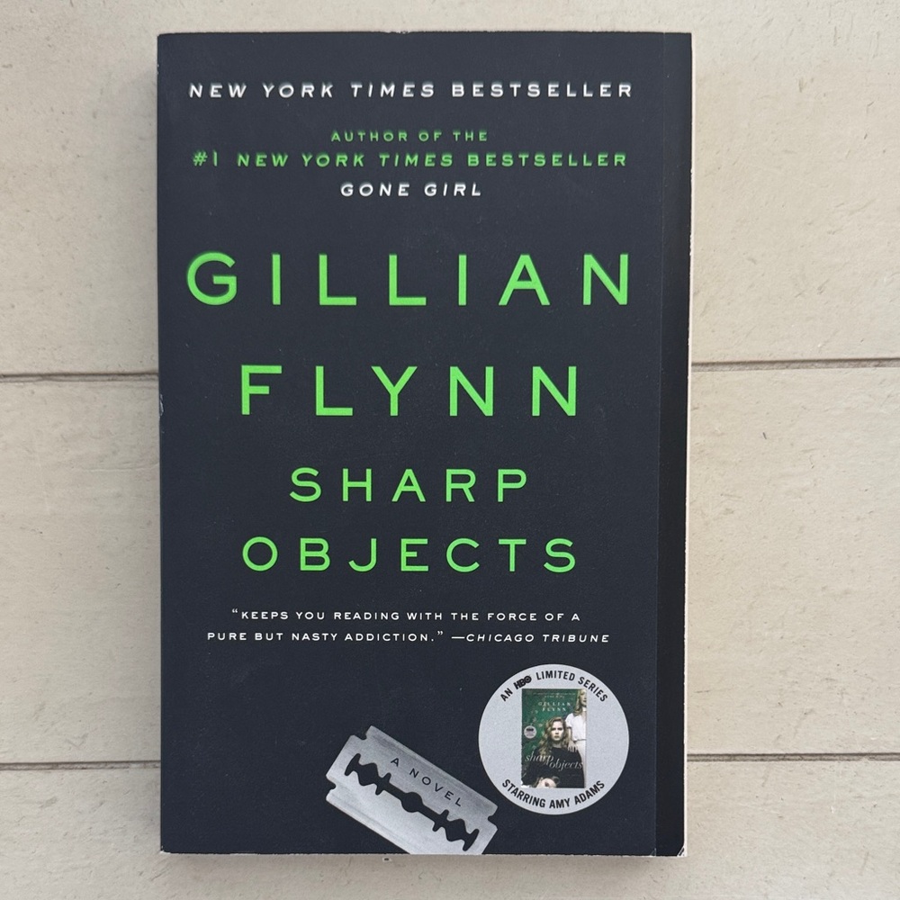 Gillian Flynn "Sharp Objects" Paperback Book - Black with Green Text